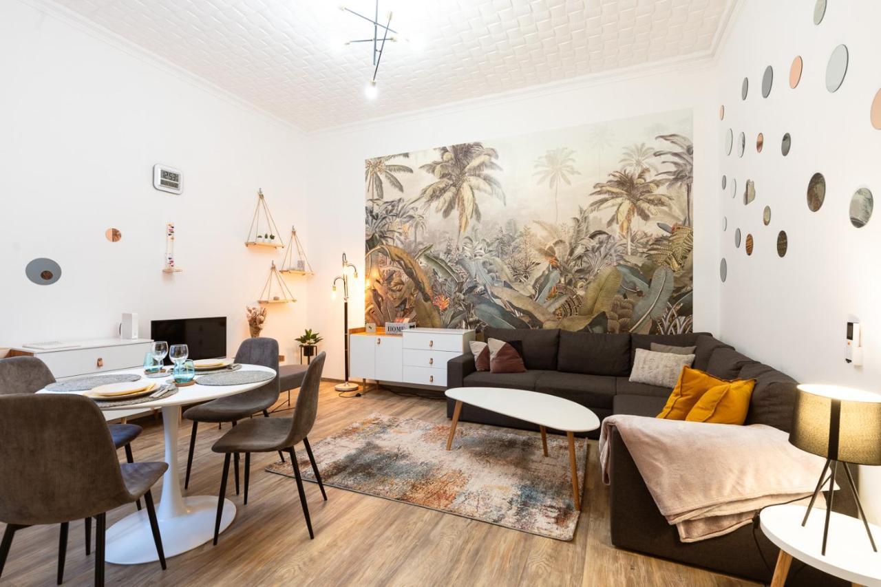 Stylish Modern Apartment Next To New York Cafe บูดาเปสต์ ภายนอก รูปภาพ