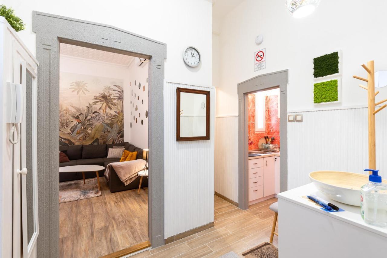 Stylish Modern Apartment Next To New York Cafe บูดาเปสต์ ภายนอก รูปภาพ