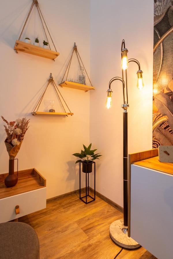 Stylish Modern Apartment Next To New York Cafe บูดาเปสต์ ภายนอก รูปภาพ