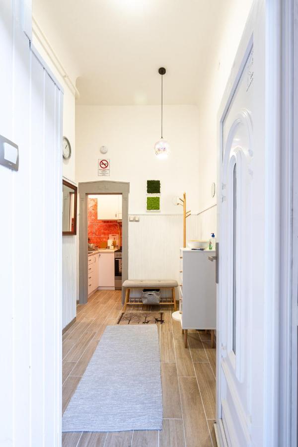 Stylish Modern Apartment Next To New York Cafe บูดาเปสต์ ภายนอก รูปภาพ