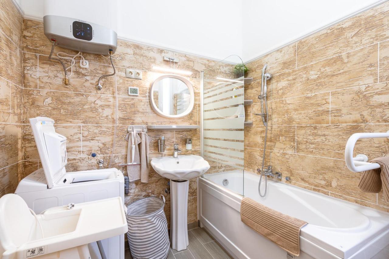 Stylish Modern Apartment Next To New York Cafe บูดาเปสต์ ภายนอก รูปภาพ